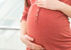 זכייה בפסק דין המגן מפני תביעת עובדת שפוטרה בהריון ללא היתר משרד הכלכלה